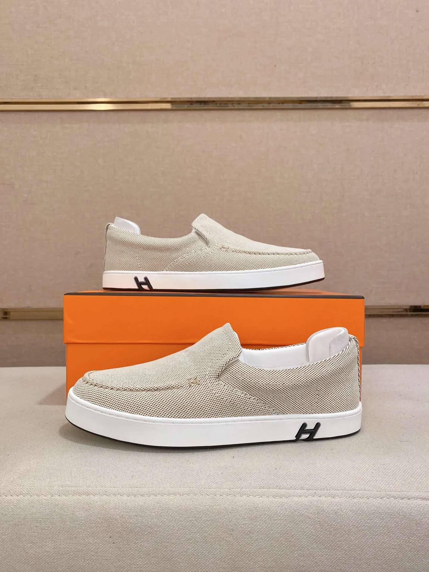 Men's clothing and shoes💰: 442💰《HERMES》【Classic original single version】Hermès; top 🔝purchase agent🔍🔍men's latest 🇺🇸 counter sales simultaneously, imported from Italy original ▲▲cowhide ▲▲ (high-end, nobility, class) ) Exquisite workmanship (Italian 🇮🇹 imported water-dyed 🐂 cowhide lining) sole: original sole provided by the original factory, ⚠️exclusive double-layer activity·TPR·rubber·combined molded outsole; super comfortable·wear-resistant·non-slip·environmental protection The real thing is more beautiful if you take the real thing (high quality, follow the order). You can enter and exit the counter at will * Number of yards: 38-44 (45 can be customized and cannot be returned or exchanged)